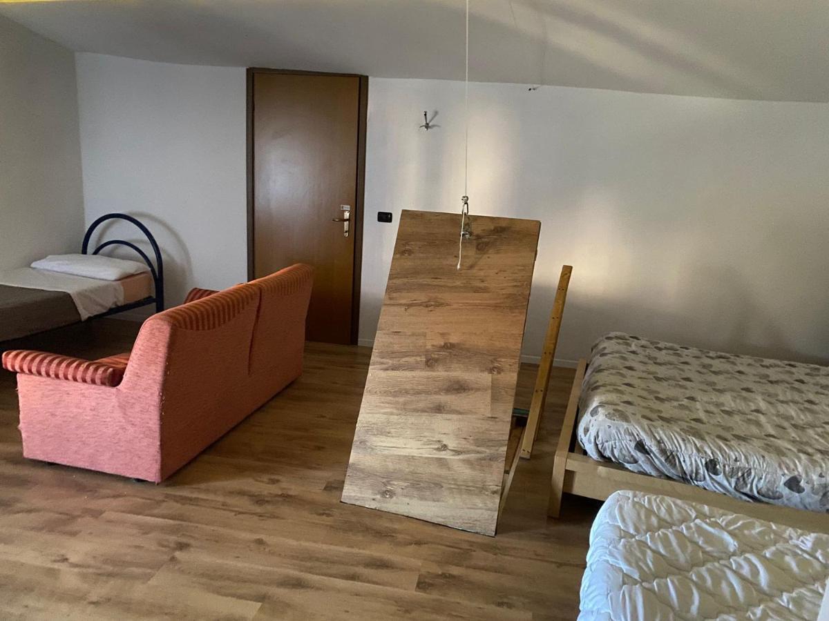 Lovely 1 Room Bedroom Loft, 20 Mins To Bgy Airport Pradalunga Exterior foto
