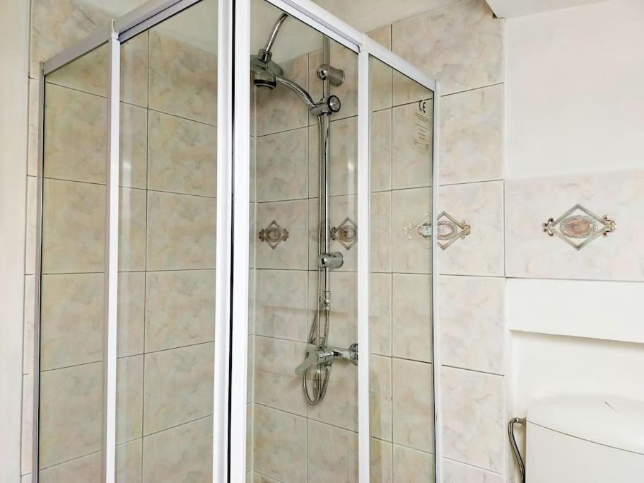 Lovely 1 Room Bedroom Loft, 20 Mins To Bgy Airport Pradalunga Exterior foto